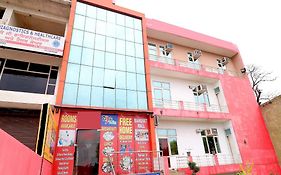 Hotel O Punjab Residency