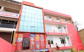Hotel O Punjab Residency
